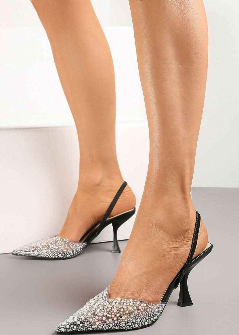 Crne štikle na tanku petu