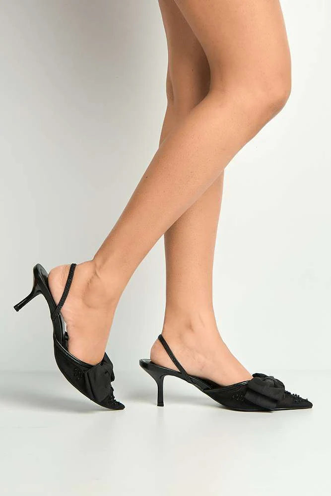 Crne štikle na tanku petu