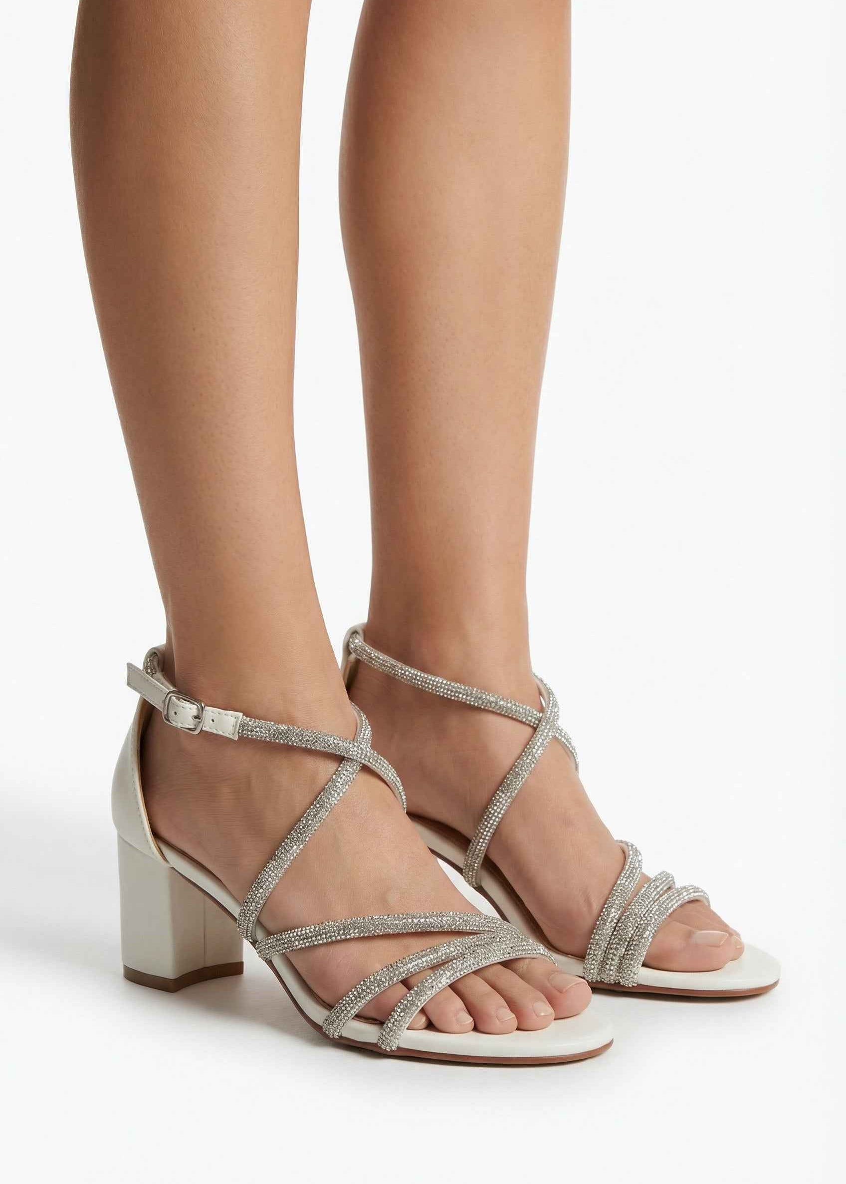 Bijele sandale na blok petu