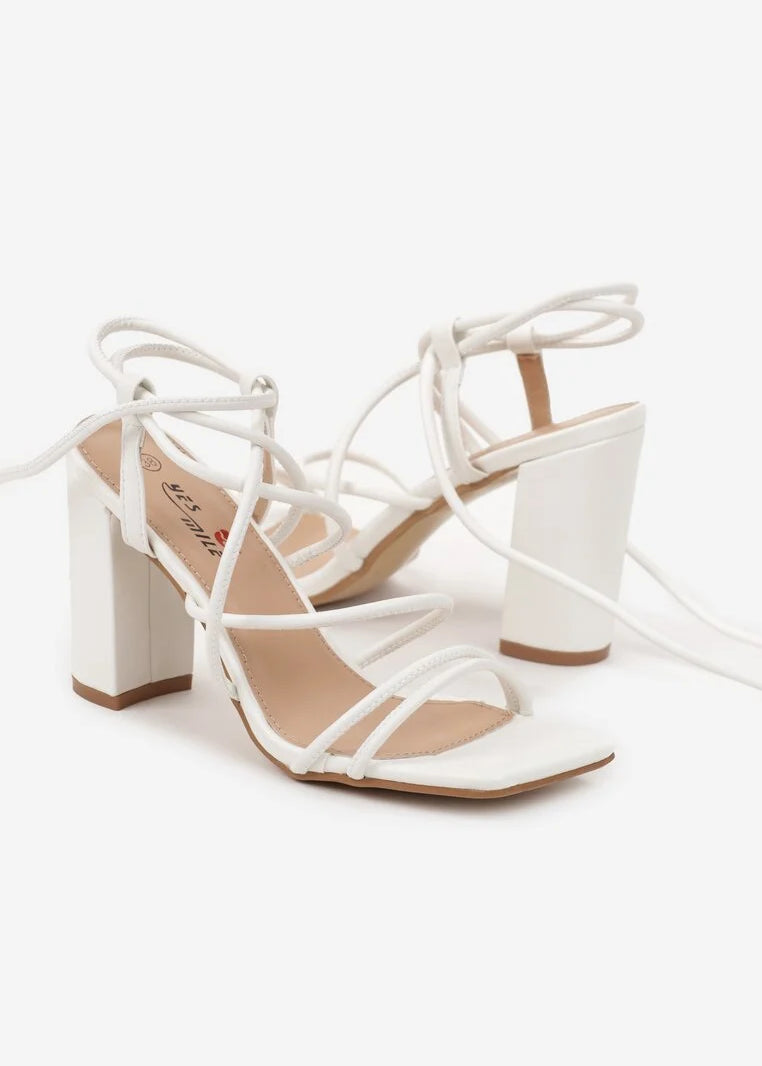 Bijele sandale na blok petu - Cipelice