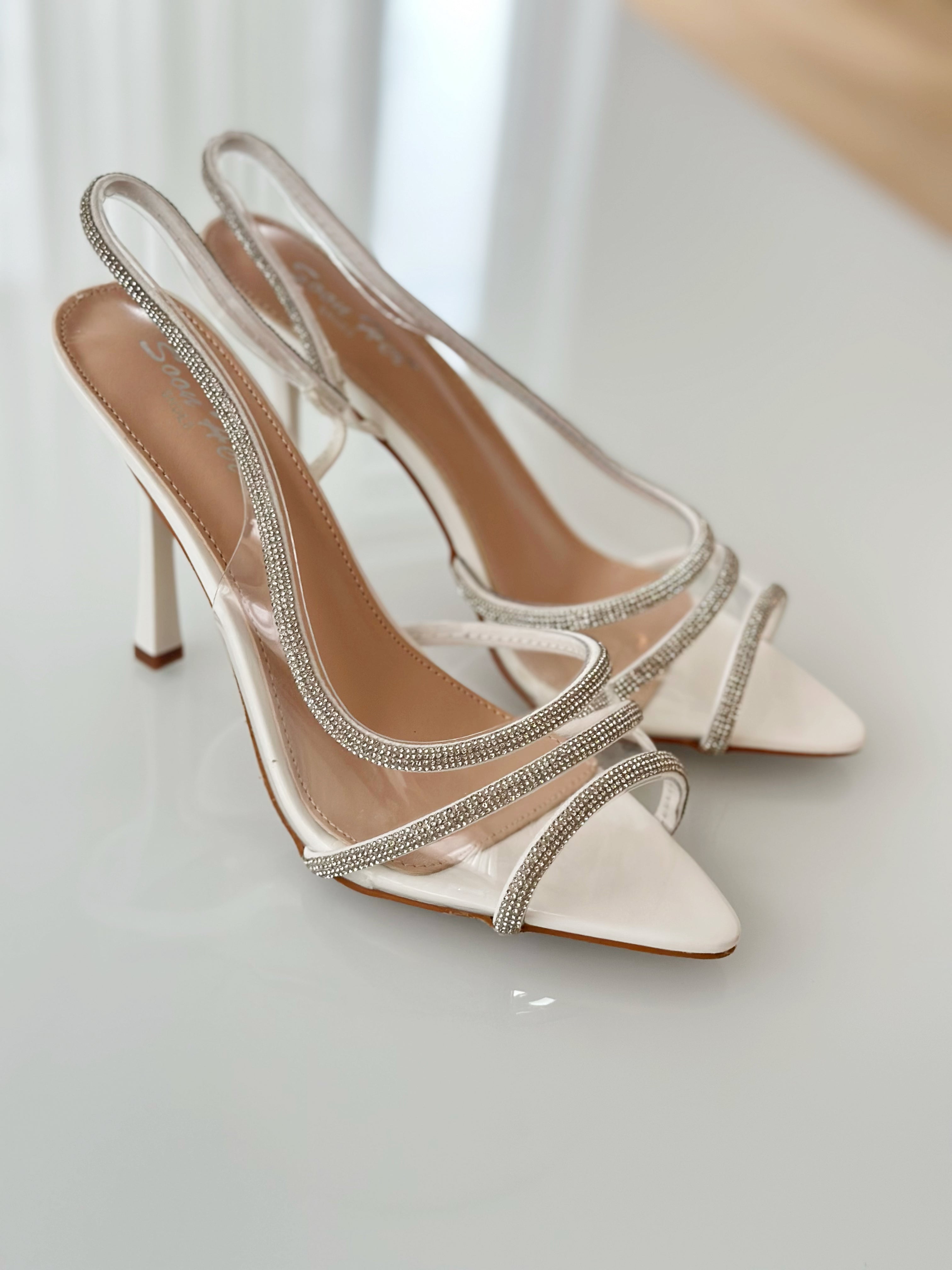 Bijele sandale na tanku petu - Cipelice