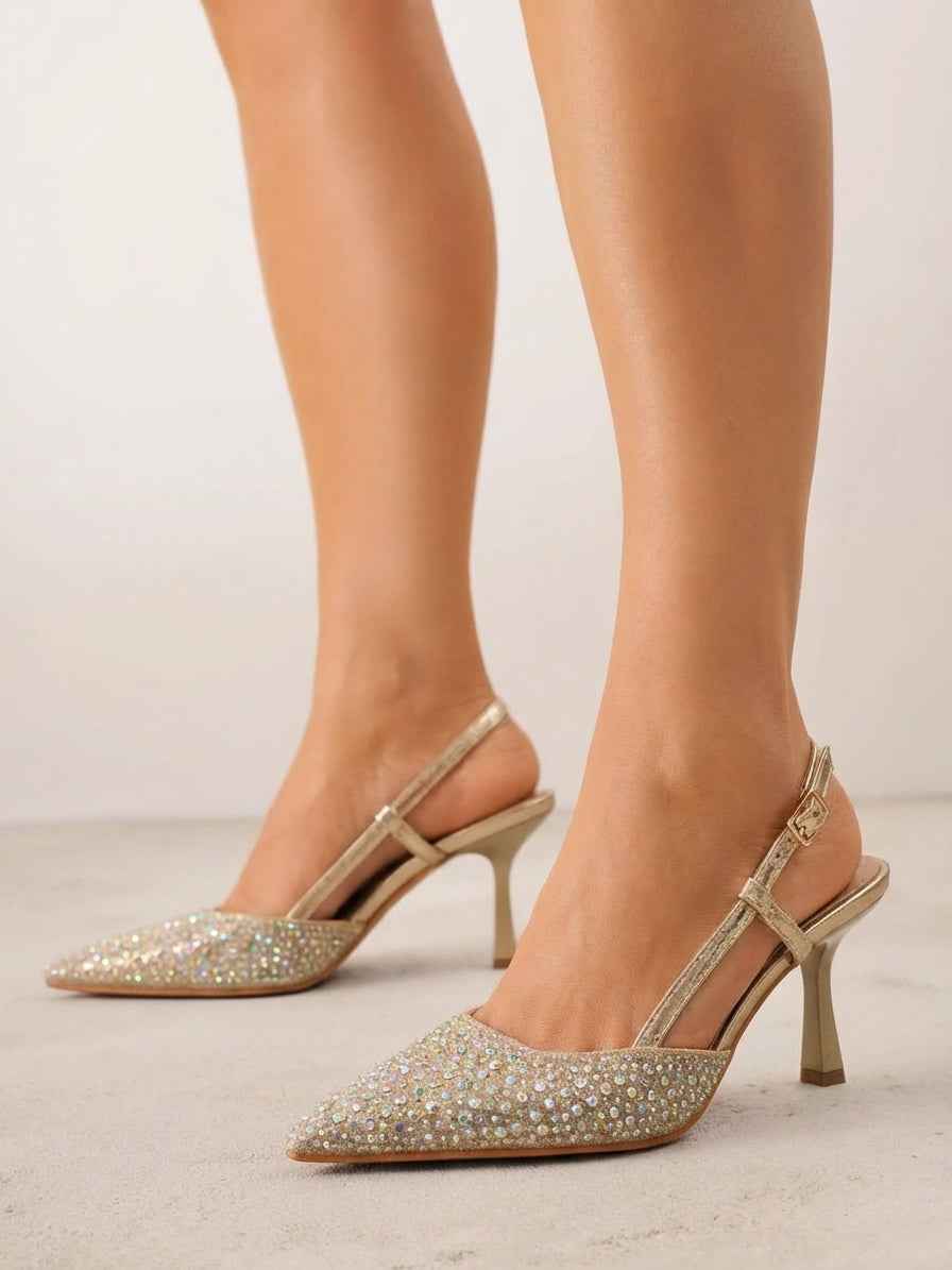 Zlatne štikle na tanku petu