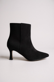 Crne gležnjače na tanku petu