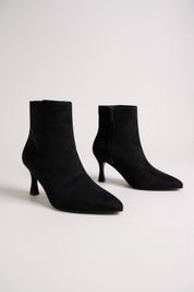 Crne gležnjače na tanku petu