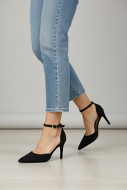 Crne štikle na tanku petu