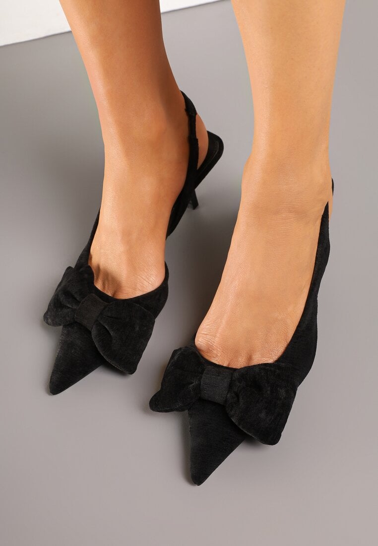 Crne štikle na tanku petu