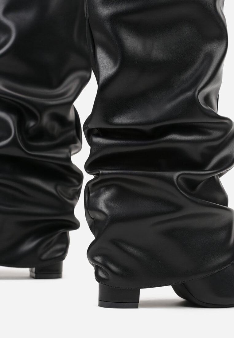 Crne nabrane čizme na blok petu