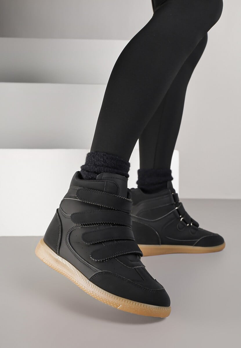 Crne tenisice s čičkom