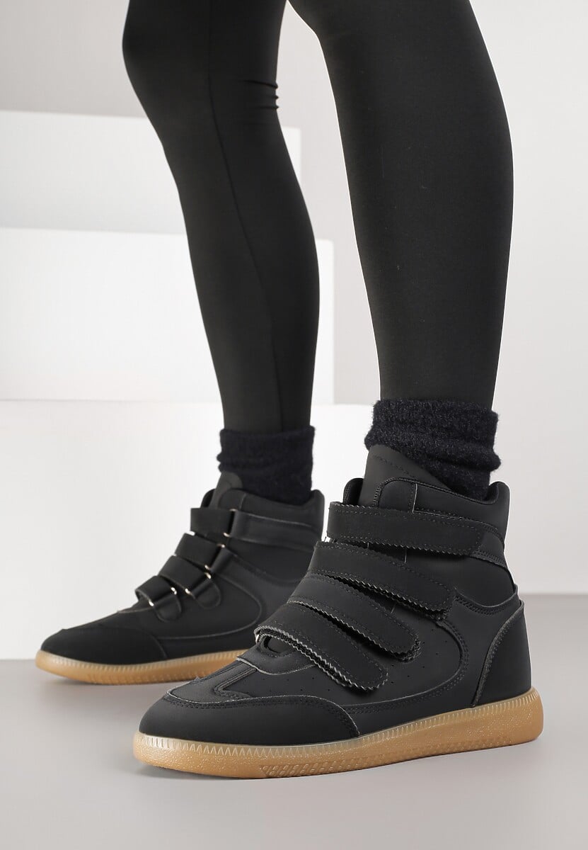 Crne tenisice s čičkom