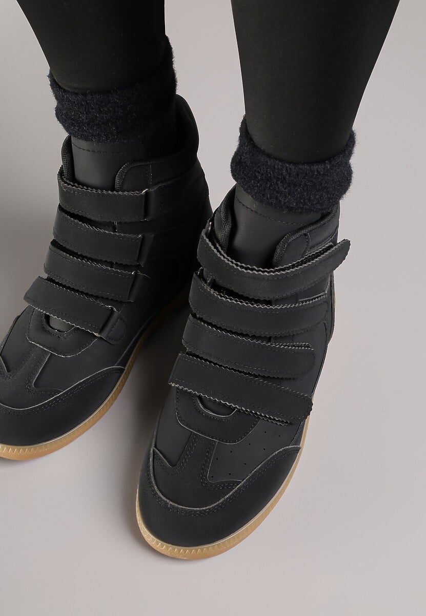 Crne tenisice s čičkom