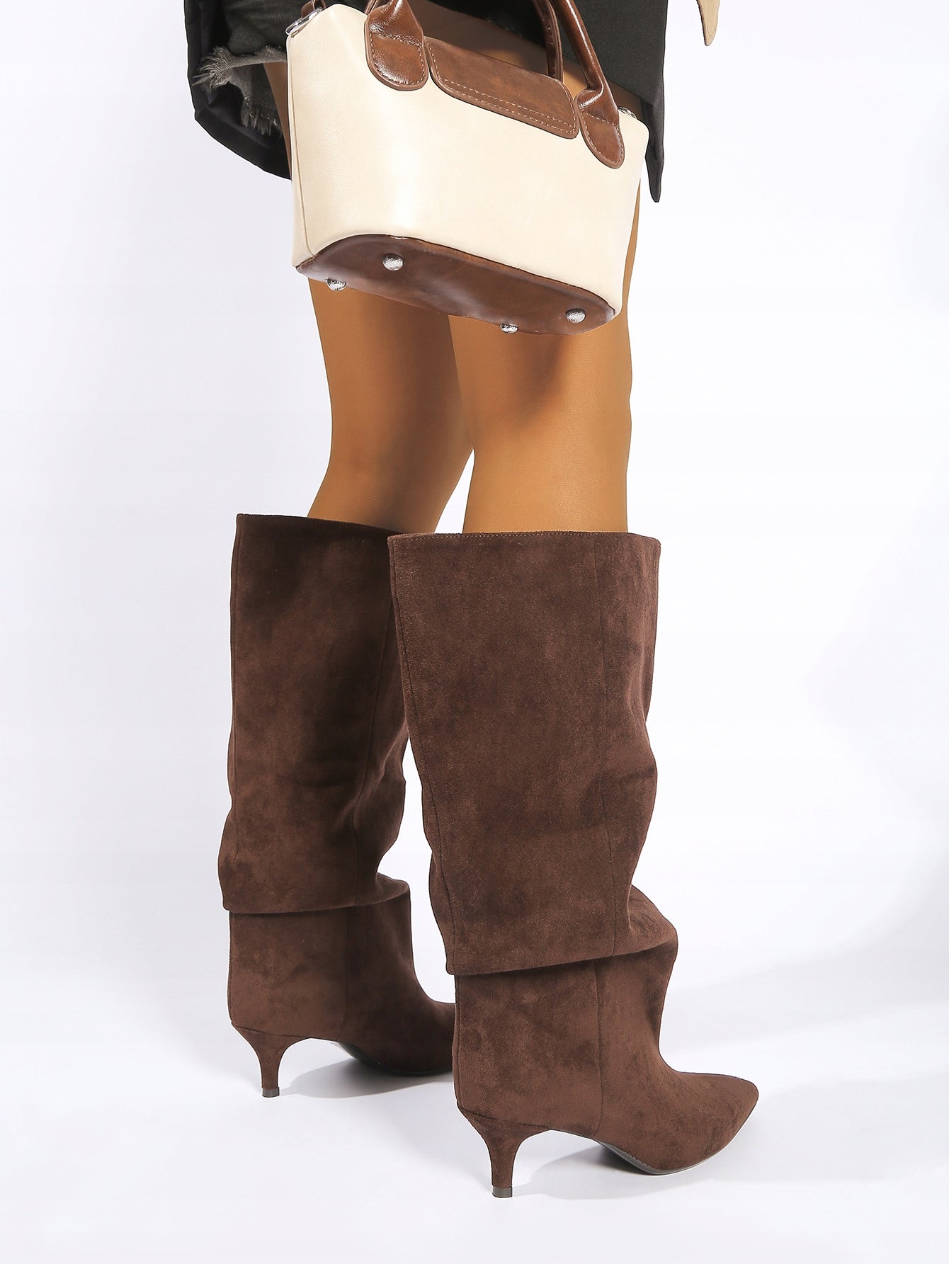 Smeđe brušene čizme na tanku petu