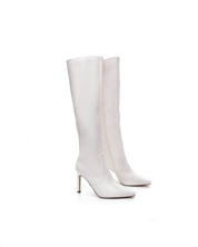 Bijele čizme na tanku petu