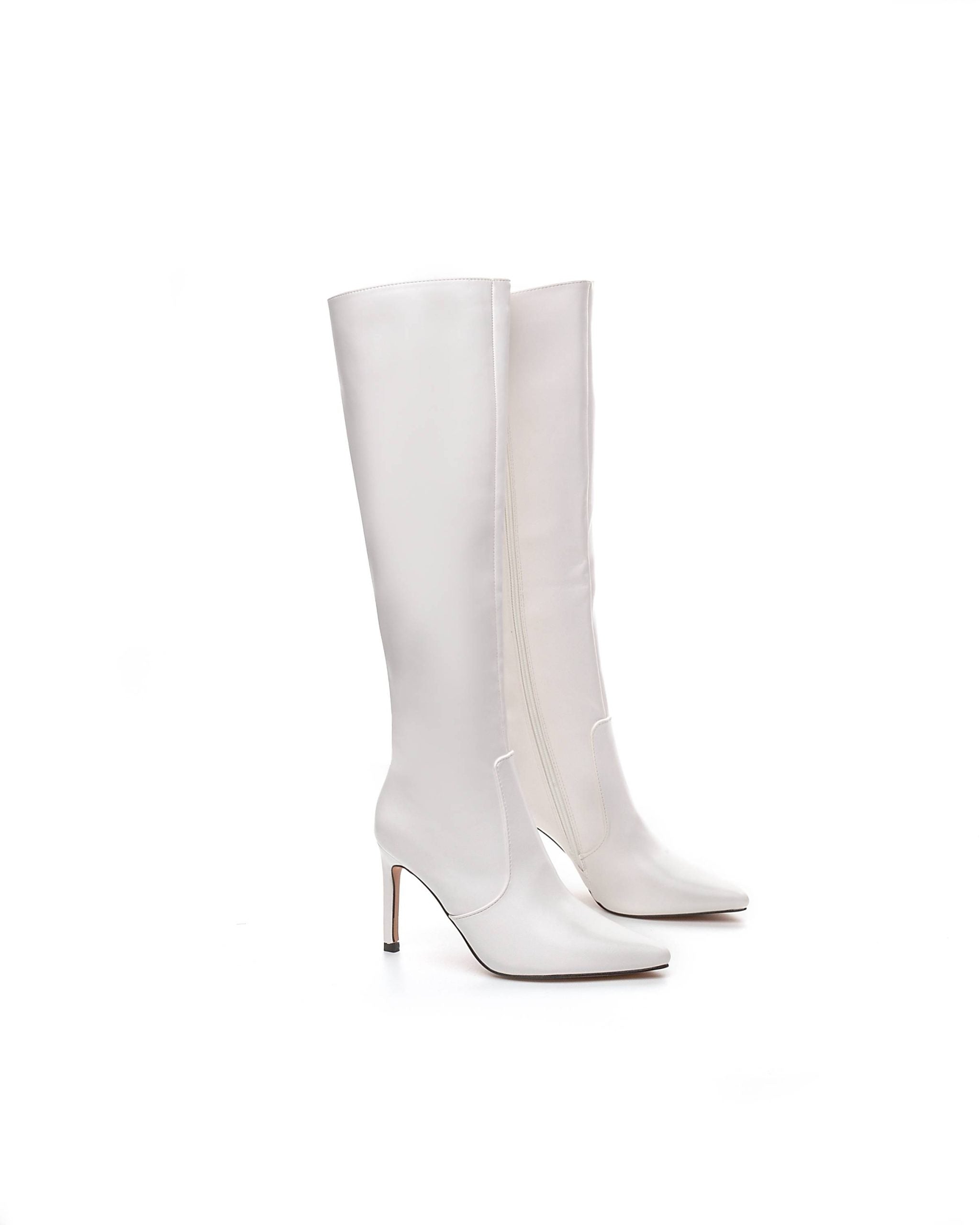 Bijele čizme na tanku petu