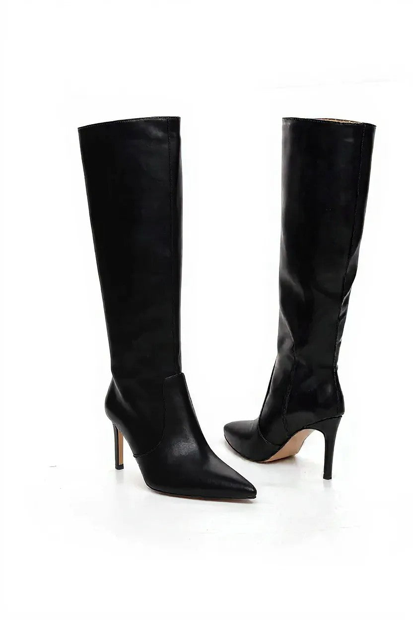 Black boots on a thin heel