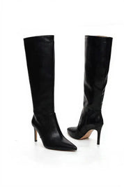 Black boots on a thin heel