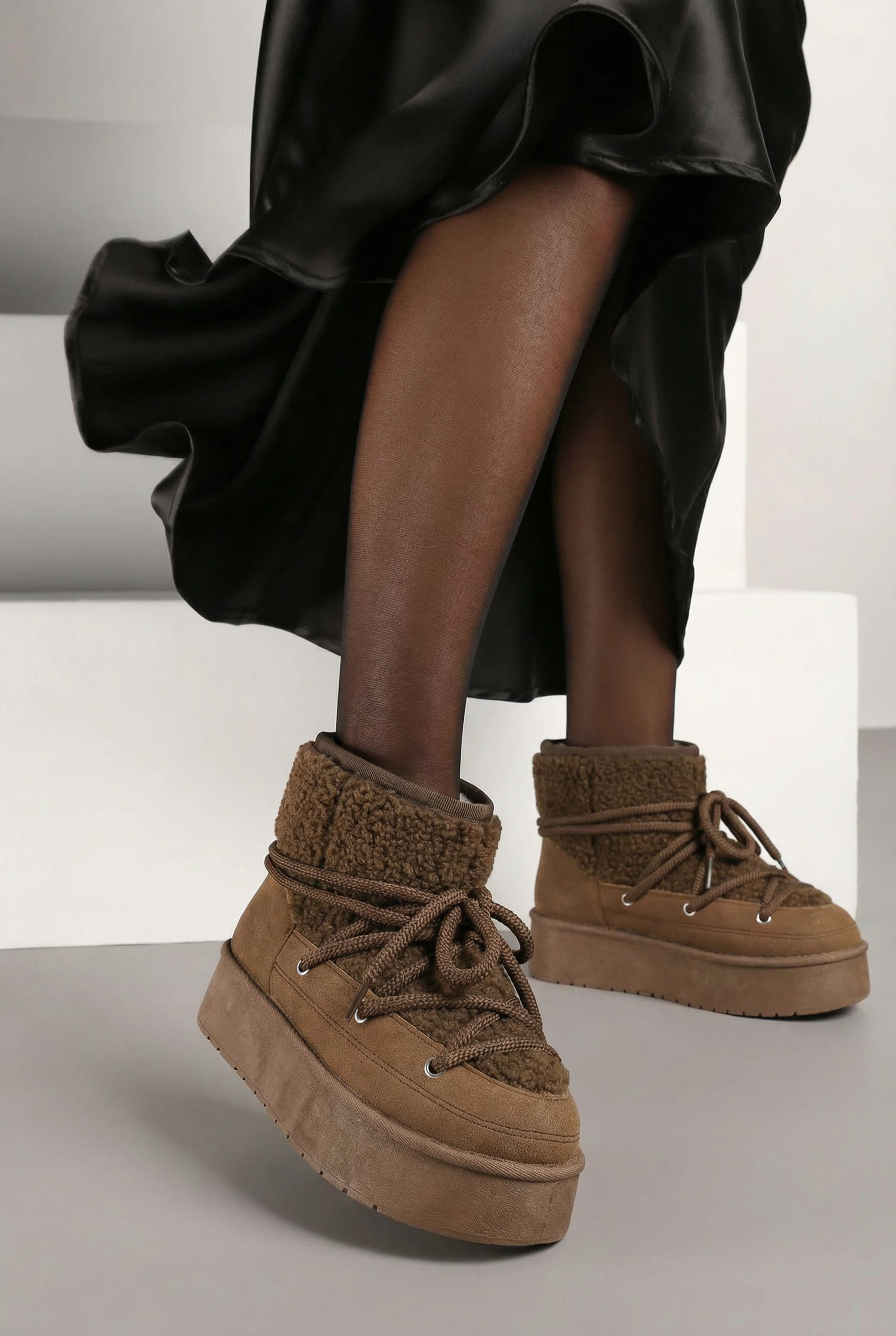 Smeđe zimske gležnjače