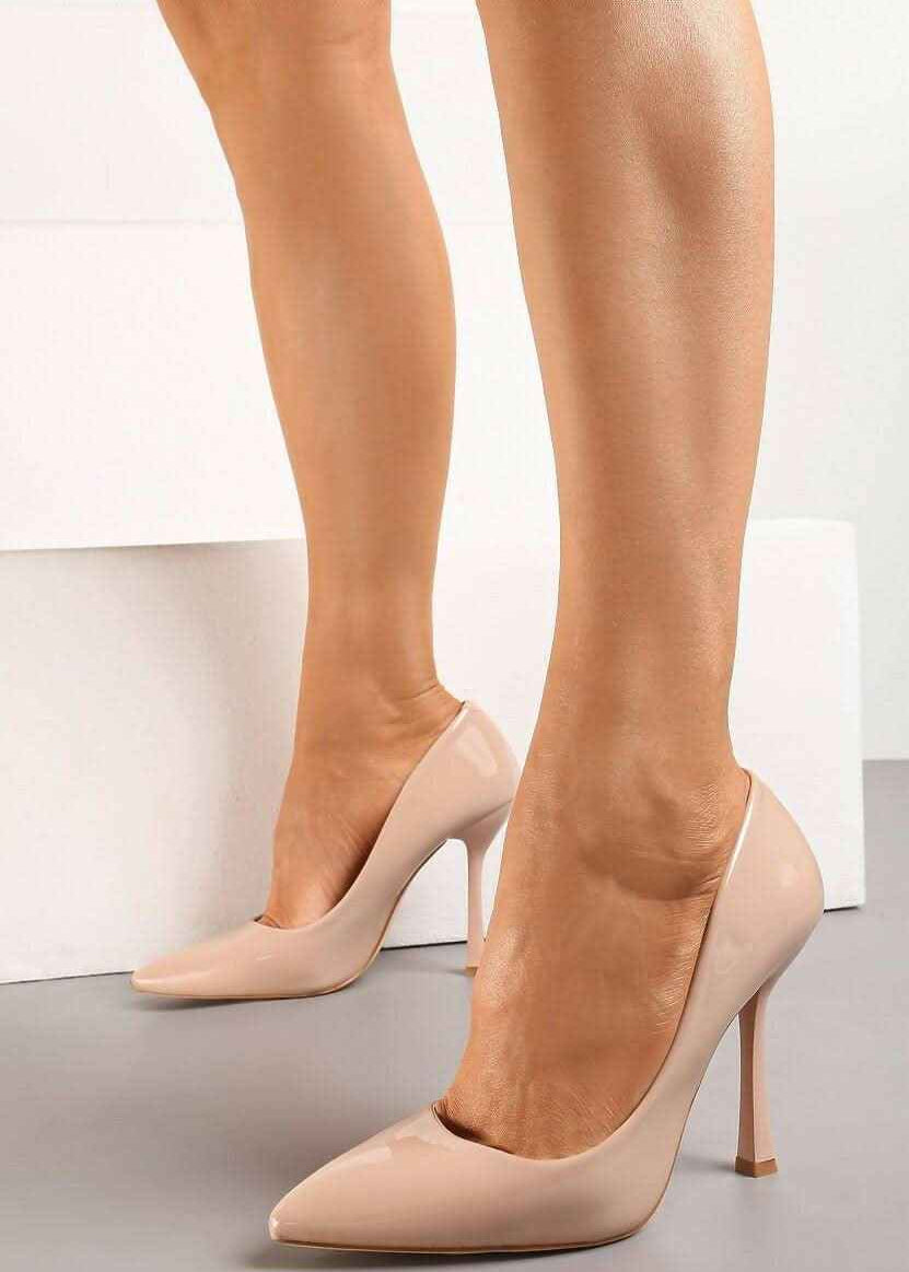 Nude salonke na tanku petu