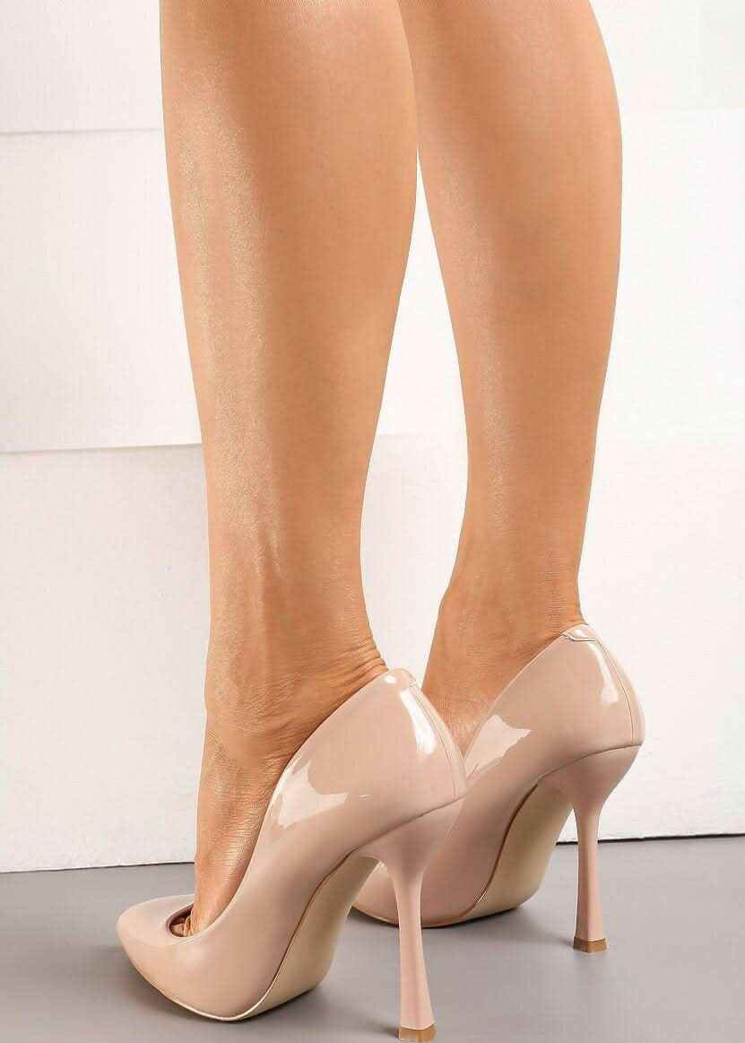 Nude salonke na tanku petu